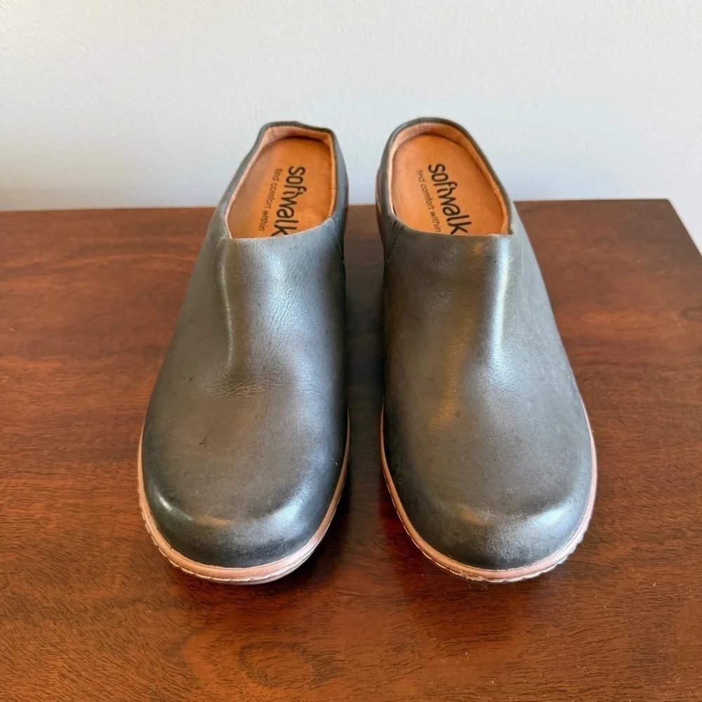 SoftWalk Clogs Women’s Size 9N – Grey